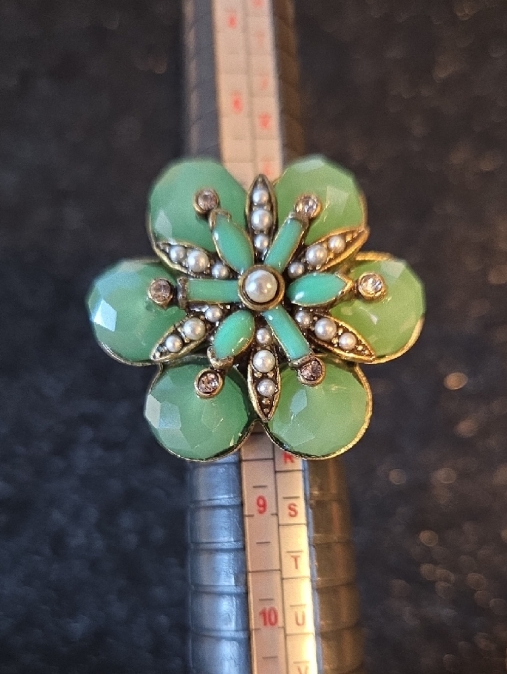Green Floral Crystal & Pearl Ring - Picture 8 of 9